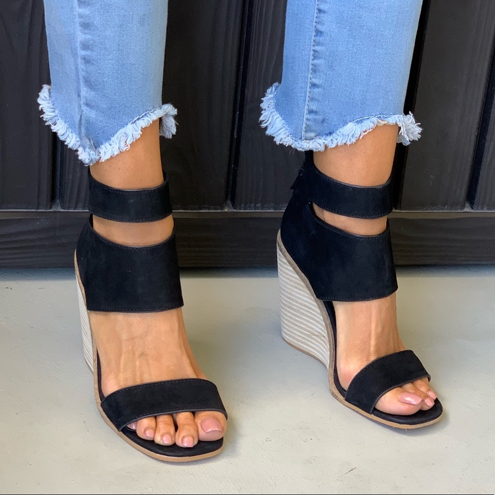 NEW Black Genuine Leather Thick Ankle Strap Sandal - Picture 3 of 8